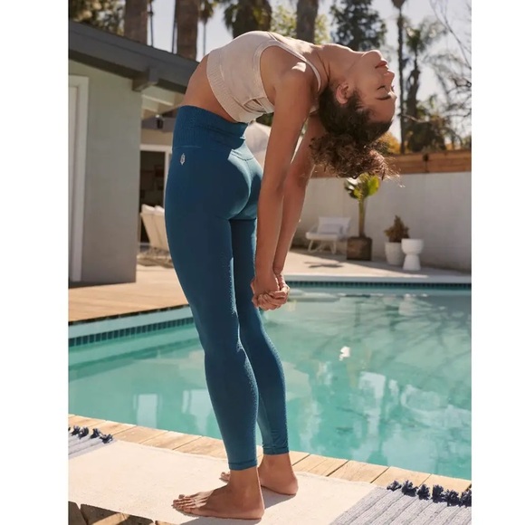 NWT Free People Movement High Rise Good Karma Leggings in Coastline XS/S - Picture 5 of 5